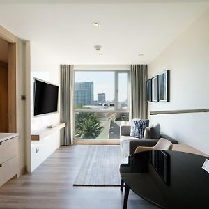One-Bedroom Deluxe King Suite City View